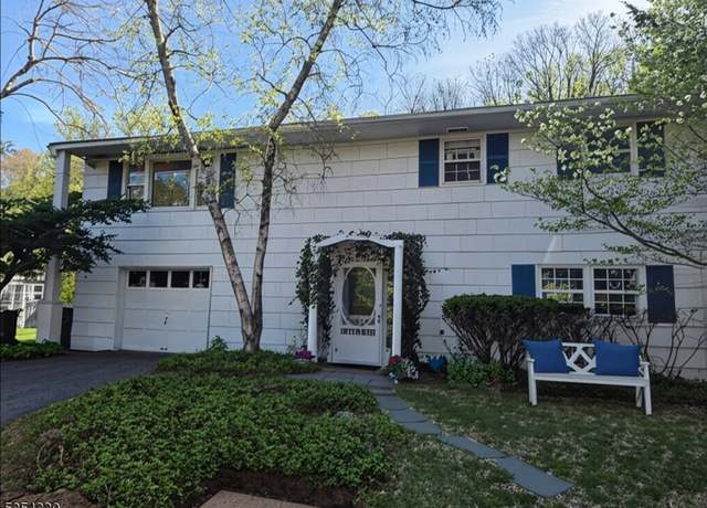 Property at 10 Rolling View Dr, Independence Twp., NJ 07840-4803, 4 beds, 1.5 baths