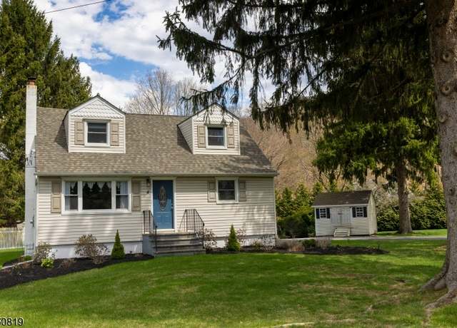 Property at 4 Park Ln, Andover Twp., NJ 07860-2725, 3 beds, 2 baths