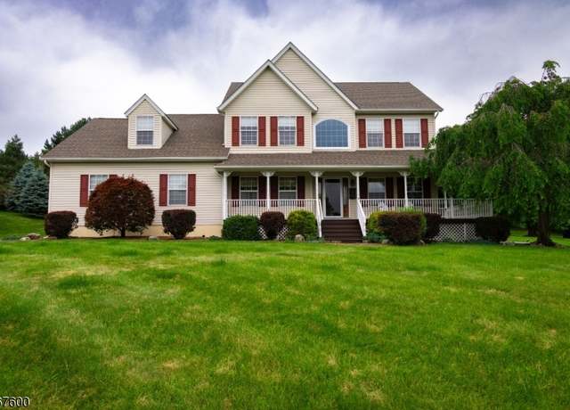 Property at 10 Links Ct, Sparta Twp., NJ 07871-3566, 4 beds, 2.5 baths