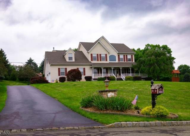 Property at 10 Links Ct, Sparta Twp., NJ 07871-3566, 4 beds, 2.5 baths