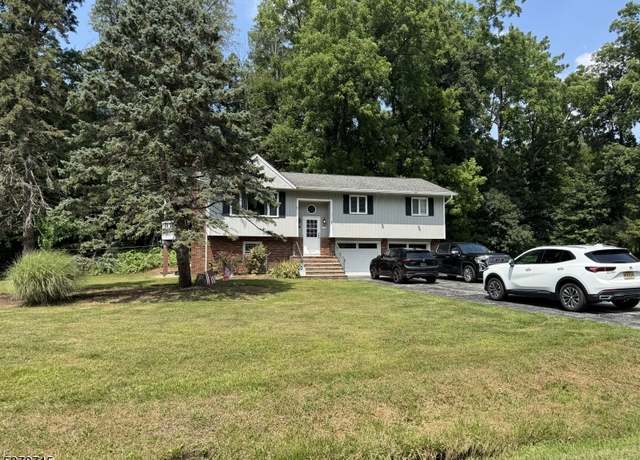 Property at 9 Basswood Dr, Vernon Twp., NJ 07461-4812, 3 beds, 1.5 baths