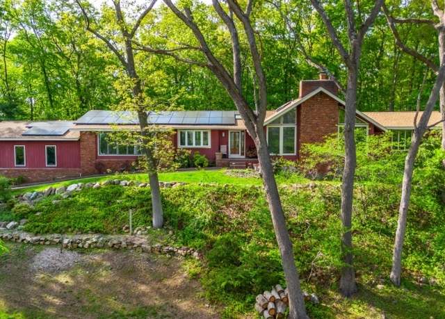 Property at 8 Reger Rd, Chester Twp., NJ 07836-9182, 3 beds, 3 baths