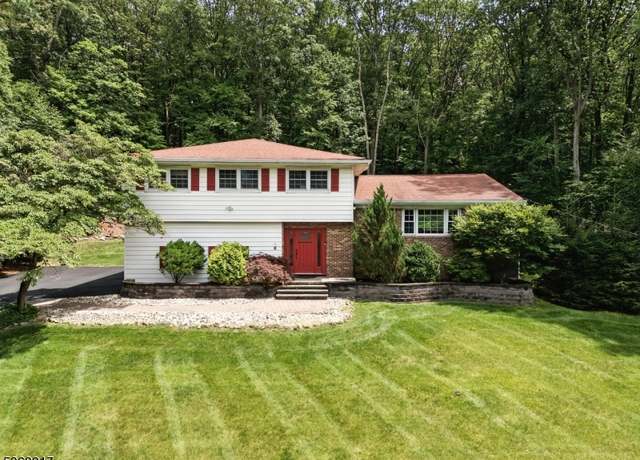 Property at 10 MABRO Dr, Denville Twp., NJ 07834-9608, 4 beds, 2.5 baths