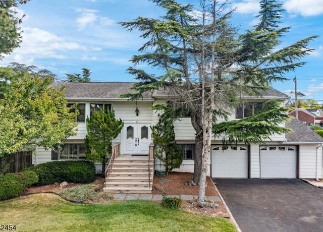 Property at 81 White Pl, Clark Twp., NJ 07066-2113, 4 beds, 2.5 baths