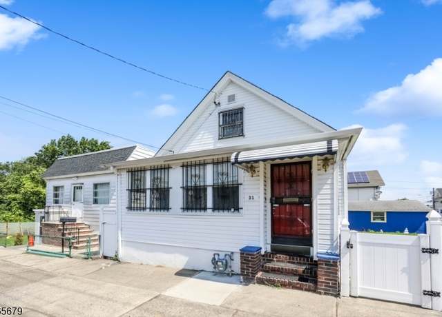 Property at 31 7th Ave, Paterson City, NJ 07524-1407, 3 beds, 2.5 baths