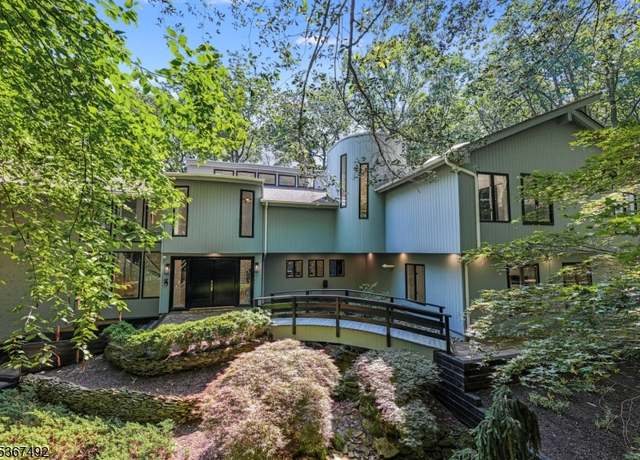 Property at 17 Glenwood Rd, Colts Neck Twp., NJ 07722-1043, 6 beds, 4.5 baths