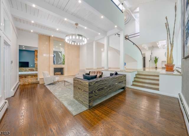 Property at 17 Glenwood Rd, Colts Neck Twp., NJ 07722-1043, 6 beds, 4.5 baths