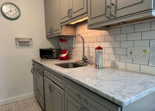 Property at 605 Grove St #5, Clifton City, NJ 07013-3846, 1 bath