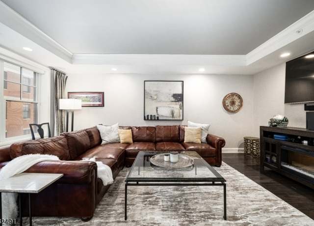 Property at 40 W Park Pl #404, Morristown Town, NJ 07960-4338, 1 bed, 1.5 baths