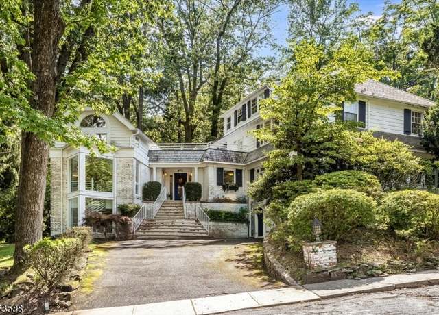 Property at 472 Vista Way, South Orange Village Twp., NJ 07079-1335, 6 beds, 4.5 baths