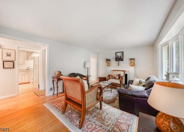 Property at 160-162 Springfield Ave, Summit City, NJ 07901, 4 beds, 2 baths