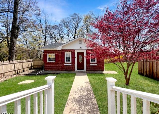 Property at 187 Monroe Trl, Hopatcong Boro, NJ 07843-1578, 2 beds, 1 bath