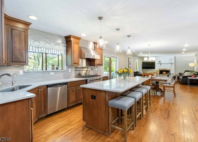 Property at 19 Timber Ln, Randolph Twp., NJ 07869-4517, 4 beds, 2.5 baths