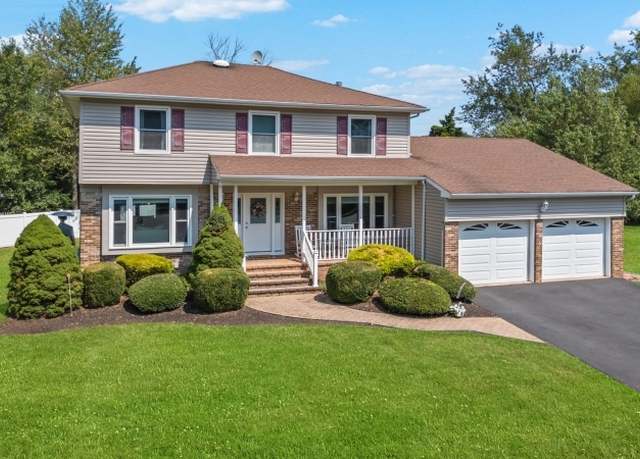 Property at 12 Pembrook Ct, Franklin Twp., NJ 08873-2837, 4 beds, 2.5 baths