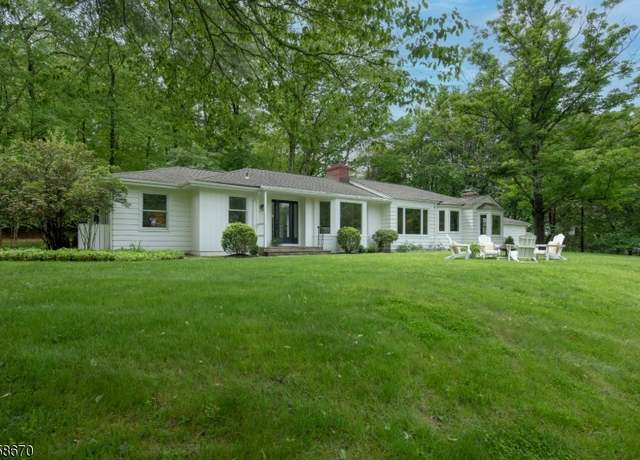 Property at 25 Highland Ave, Peapack Gladstone Boro, NJ 07931, 3 beds, 3.5 baths