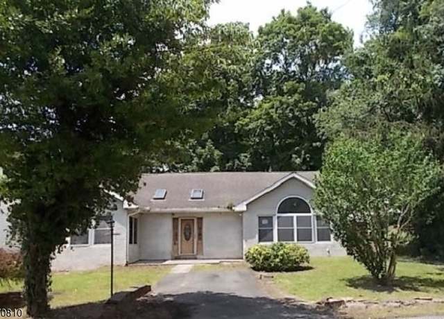Property at 7 Lorettacong Dr, Jefferson Twp., NJ 07849-1018, 2 beds, 2 baths