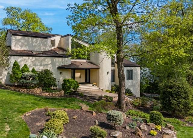 Property at 2 Highview Ct, Montville Twp., NJ 07045-9332, 5 beds, 4.5 baths