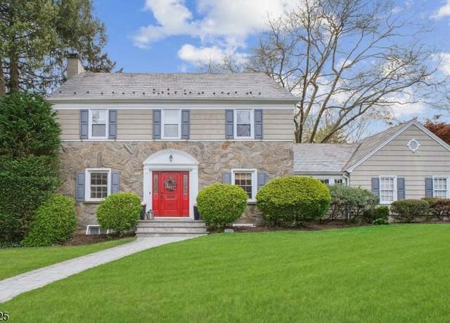 Property at 236 Oakland Rd, Maplewood Twp., NJ 07040-2822, 5 beds, 3 baths