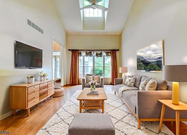 Property at 4 Loft Dr, Bridgewater Twp., NJ 08836-2264, 3 beds, 2.5 baths