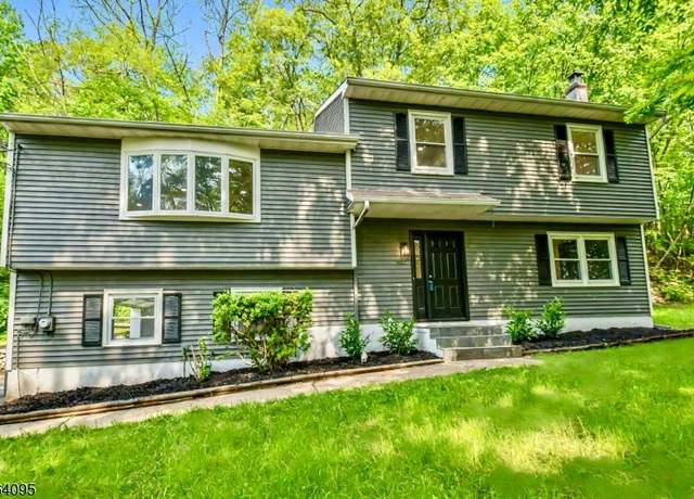 Property at 53 Cedar Ridge Dr, Vernon Twp., NJ 07462-3505, 4 beds, 2.5 baths