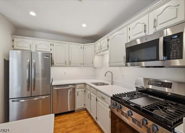 Property at 284 Potomac Dr, Bernards Twp., NJ 07920-3164, 2 beds, 1 bath