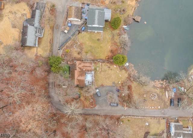 Property at 2 Howard St, Ringwood Boro, NJ 07456-1206, 2 beds, 1 bath