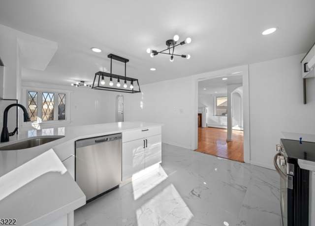 Property at 7 Weaver St, Little Falls Twp., NJ 07424-1127, 3 beds, 2.5 baths