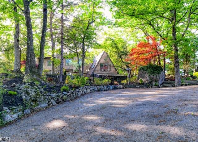 Property at 142 Magee Rd, Ringwood Boro, NJ 07456-1123, 4 beds, 4.5 baths