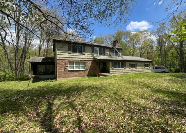Property at 11 Kilroy Rd, Andover Twp., NJ 07821-5025, 3 beds, 2.5 baths