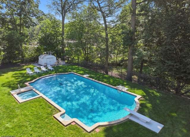 Property at 1503 Woodacres Dr, Mountainside Boro, NJ 07092-1729, 4 beds, 3.5 baths