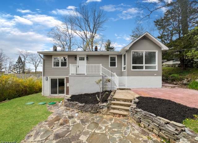 Property at 524 Lakeside Ave, Hopatcong Boro, NJ 07821-5815, 3 beds, 1 bath