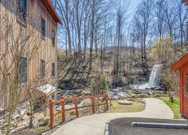 Property at 1860 Rt565, Vernon Twp., NJ 07418-1028, 6 beds, 5.5 baths
