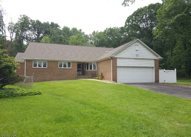 Property at 934 Lowden Ave, Union Twp., NJ 07083-7707, 6 beds, 3.5 baths