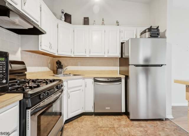 Property at 410 Spruce Hills Dr, Glen Gardner Boro, NJ 08826-3703, 1 bed, 1 bath