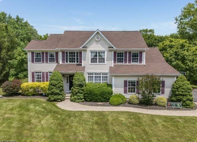 Property at 17 Beaver Creek Dr, Flemington, NJ 08822-4025, 4 beds, 2.5 baths