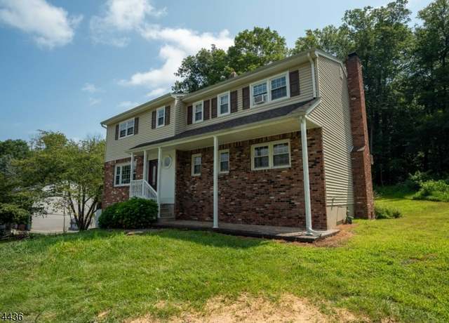 Property at 16 Hemlock Dr, Vernon Twp., NJ 07461-4418, 5 beds, 2.5 baths