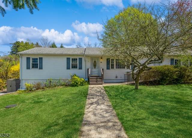 Property at 14 Pawnee Trl, Jefferson Twp., NJ 07438-9802, 3 beds, 2.5 baths