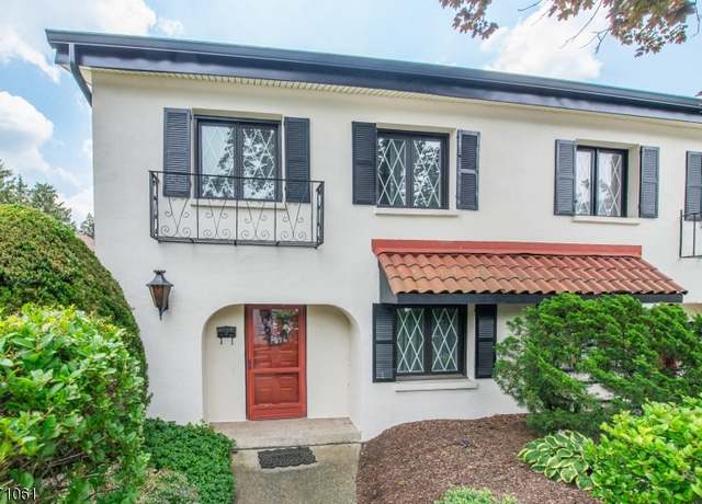 Property at 11E DORADO Dr, Morristown Town, NJ 07960-9400, 2 beds, 2.5 baths
