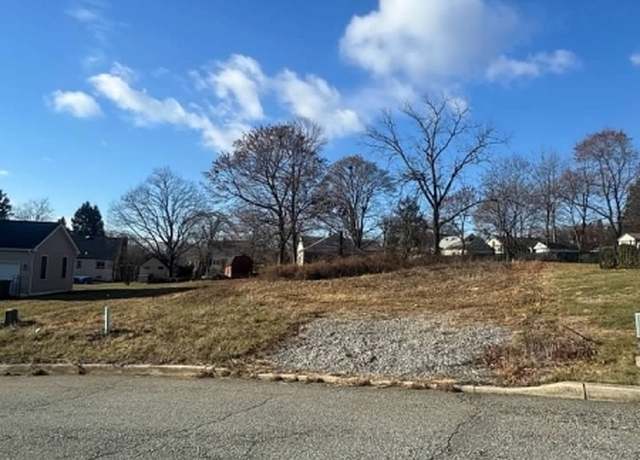 Property at 5 Heather Hills Rd, Washington Boro, NJ 07882-4420, 4 beds, 2.5 baths