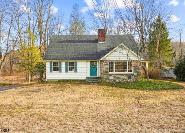 Property at 17 E MAIN St, Mendham Twp., NJ 07926, 4 beds, 2 baths