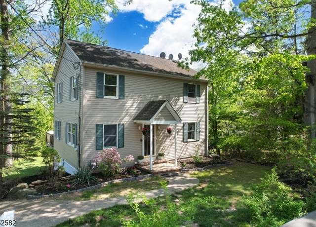 Property at 1 Beechwood Ter, Green Brook Twp., NJ 08812-2101, 3 beds, 3.5 baths