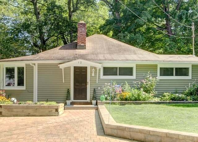Property at 12 Elk Dr, Jefferson Twp., NJ 07438-9714, 3 beds, 2 baths