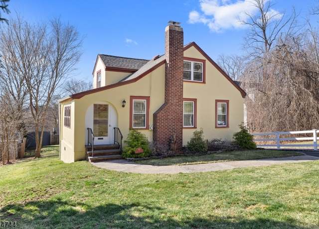 Property at 361 High St, Long Hill Twp., NJ 07980-1130, 4 beds, 2 baths