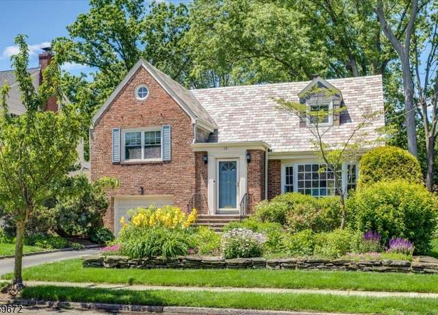 Property at 15 Essex Rd, Maplewood Twp., NJ 07040-2307, 3 beds, 2.5 baths