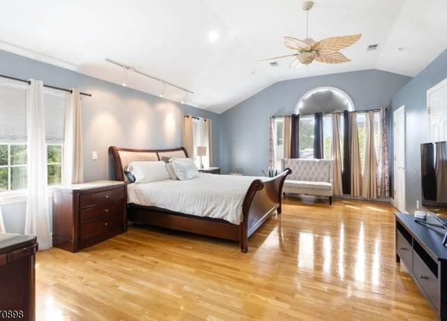 Property at 733 Colonial Arms Rd, Union Twp., NJ 07083-7607, 5 beds, 3 baths