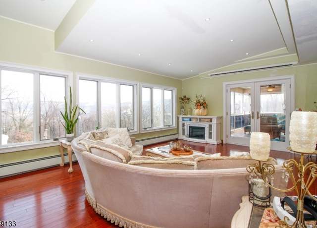 Property at 28 Edsall Dr, Vernon Twp., NJ 07461-4534, 5 beds, 3 baths