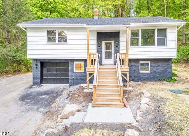 Property at 10 Maple Dr, Vernon Twp., NJ 07461-4407, 3 beds, 2 baths