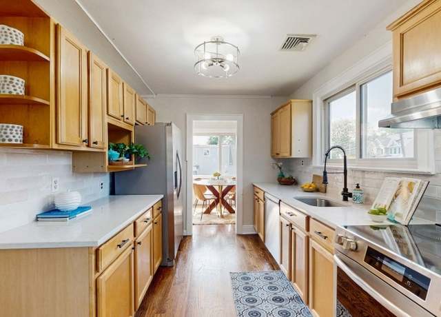 Property at 10 Ridgedale Ave W, East Hanover Twp., NJ 07936, 4 beds, 4 baths