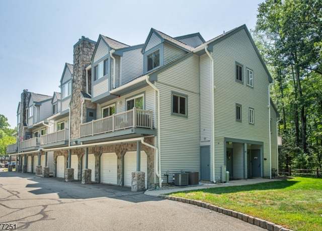 Property at 86 Woods Edge Dr, Roxbury Twp., NJ 07876-1248, 2 beds, 1.5 baths
