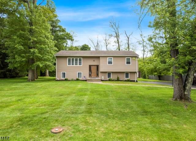 Property at 8 Hillcrest Blvd, Warren Twp., NJ 07059-5116, 5 beds, 2 baths